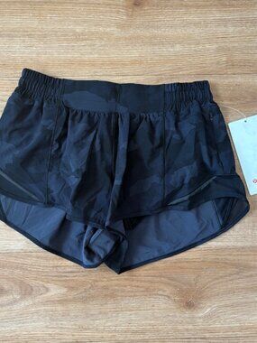 Lululemon Athletic Hotty Hot LR Short II 2.5” Heritage Camo Black NWT Size 8
